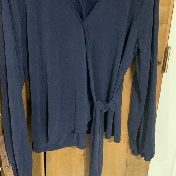 Kaari Brand Top - Picture 3 of 7